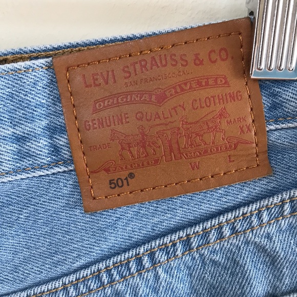 Levi’s Premium jean shorts Sz 26 Daisy Dukes raw hem jean Shorts distressed - Picture 7 of 16